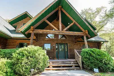 Image de Lovely Lakefront Home On The Shores Of Castle Rock Lake With Private Pier