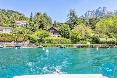 Image de Le Fartot : maison rustique avec ponton privé.