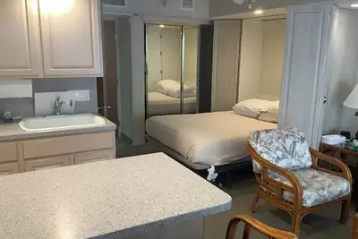 Image de Noël / Nouvel An, 1 Bd, 2 Bains, Cuisine complète, 100 pieds à la plage. Emplacement 5 étoiles