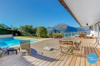 Image de Les Pomeroles vue panoramique et Piscine.