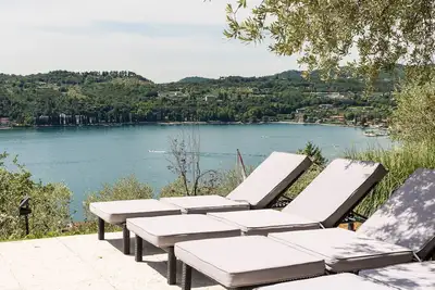 Image de Villa Cuore with lake view and private pool