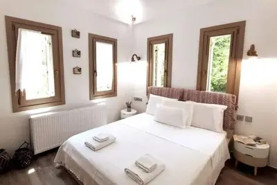 Serenity Living Pelion Cottage_ away from the wolrd, above it all. . .