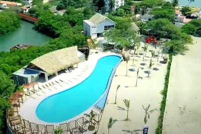 Image de Luxury 3 Bed Apartment with private beach and beach views - Samaria Beach Club