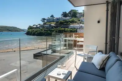 Image de Luxury beachfront property sleeps 6  - parking