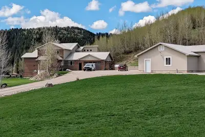 Image de Impressive Multi Family Lodge - 1 hour from Jackson Hole!