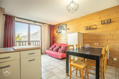 Image de À 10m des pistes de ski, 1er étage, balcon, télévision, casier à ski, 36m², Aussois