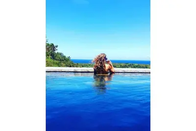 Image de cottage utila hill top trade wind stuning view quiet full furniched