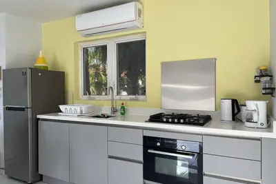 Image de Parasasa ocean view - short drive/walk to beach