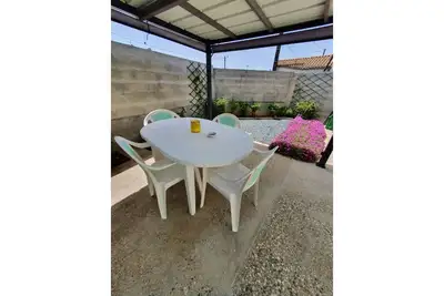 Image de Appartement mitoyen, commerces  à proximité, à 5 km  cure thermale de Rochefort.