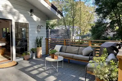 Image de Private oak tree bungalow in the heart of Montecito!