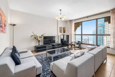 Image de Stunning 2-bed condo 5 mins from beach | Palm View!