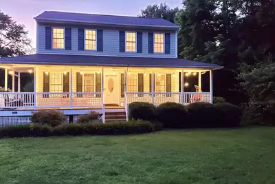 Image de Waterfront King Bed Dock Sup Kayak Firepit Porch - for up to 6