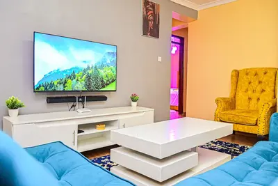 Image de Spacious 2-Bedroom with highway views