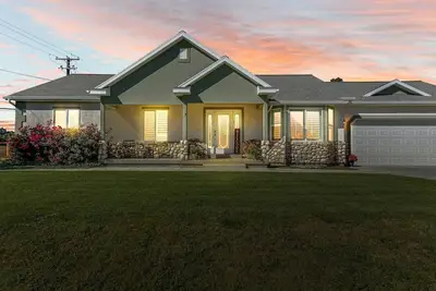 Image de Stay & Gather in Luxury! So close to Everything!