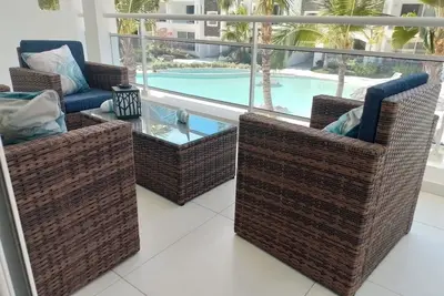 Image de Paradise Found - modern, spacious condo 15 min walk to the beach
