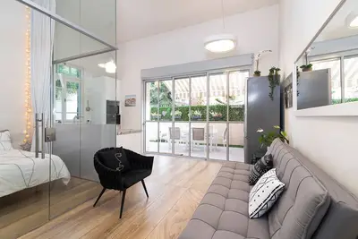 Image de Bauhaus Residence & Garden by Beach - 6 Guests - 5 Stars Hosting ☆☆☆☆☆