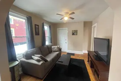 Image de (G2) Large 2 bdrm unit close to downtown Syracuse.