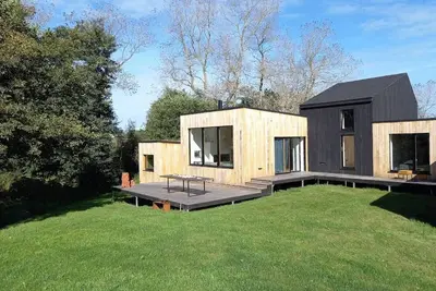 Image de Villa neuve en bois avec Wifi, jardin à Perros-Guirec