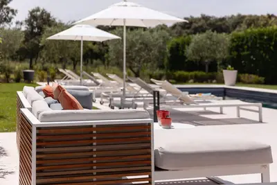 Image de Luxueux Mas super équipé - calme et design - piscine / tennis