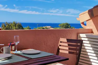 Image de Appartement pour 4 personnes avec vue mer face à Porquerolles et piscine situé à Giens