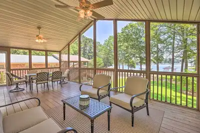 Image de ‘The Lake Escape’: Boat Dock, Fire Pit, Kayak!