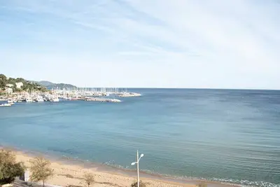 Image de Le Lavandou, T2 4 personnes, vue mer panoramique, les pieds dans l'eau