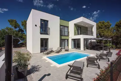 Image de Maison de vacances avec piscine et climatisation