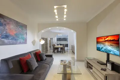 Image de The Queen Luxury Apartments - Villa Cortina