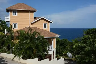 Image de Roatan Breeze- Spacious home with fabulous ocean views minutes from everything!