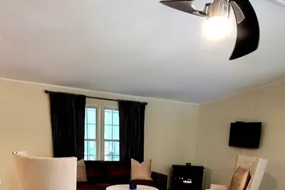 Image de Amazing Home With Community Private Lake