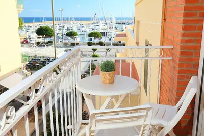 Image de Bel appartement pour 7 personnes avec climatisation, Wifi, Tv, balcon et parking