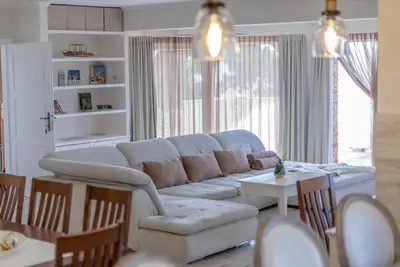 Image de Appartement de deux chambres avec le balcon et la vue sur le mer Banjol, Rab (A-19804-d)