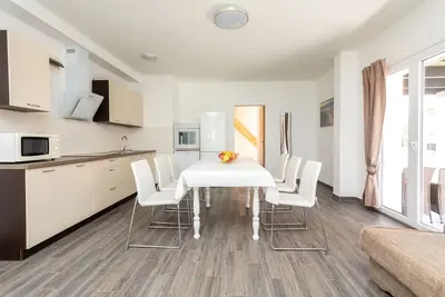 Image de Appartement de trois chambres avec la terrasse et la vue sur le mer Soline, Krk (A-9715-a)