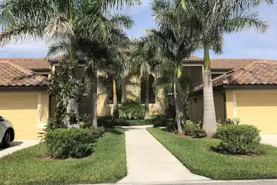 Image de 2 bedroom Bradenton Florida condo with golf membership 1720 square feet