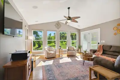Image de Family-friendly house with large deck & yard adjoining local Christmas tree farm
