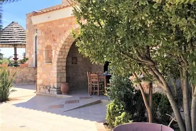 Image de Ιndependent stone appartment common pool