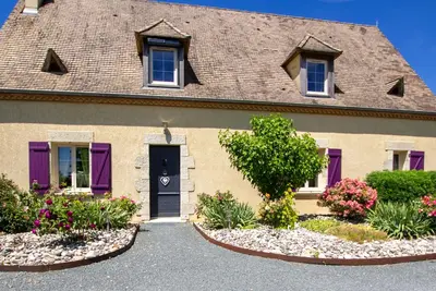 Image de Maison spacieuse avec piscine chauffée, grand jardin et équipements bébé en Dordogne