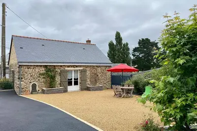 Image de Gîte rénové au calme avec jardin, terrasse et accès à une plage aménagée