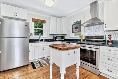Quaint Mill Cottage - Bungalow in Downtown Marion