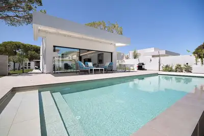 Image de Lola Sea Villa avec piscine privée, gym et Wi-Fi