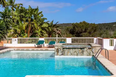 Image de Appartement adapté aux animaux domestiques Son Bou en bord de mer avec piscine partagée et Wi-Fi