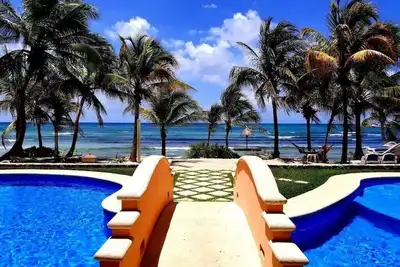 Image de Quiet Courtyard Apartment with Private Beach Access