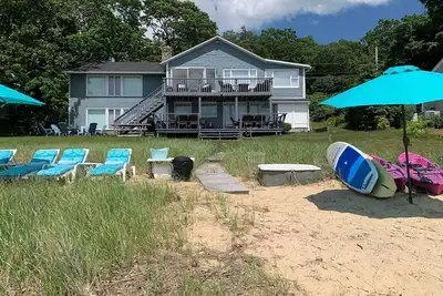 Image de Bayfront Wareham Retreat w/ Private Beach!