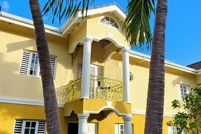 Image de Luxury 2 Bedroom King Size Condo