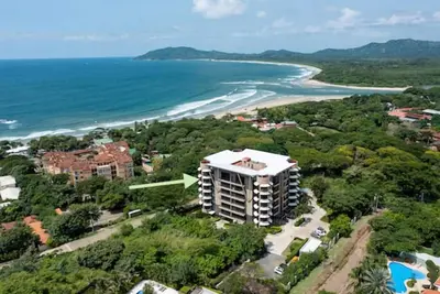 Image de La Perla 153 is a beautiful unit with a great location and amazing views. Surrounded by green spaces