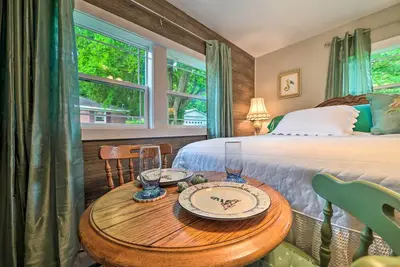 Image de Pet-Friendly Mini Apt w\/ Patio, Walk to Dtwn!