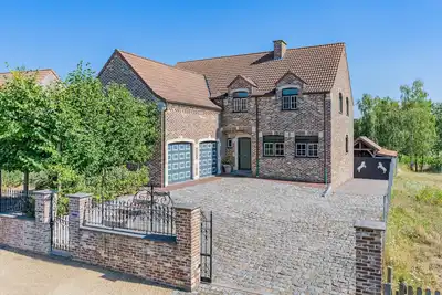 Image de Spacious characteristic house quietly located near Tongeren center.
