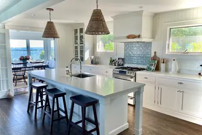 Image de Waterfront Cottage in Long Island Wine Country
