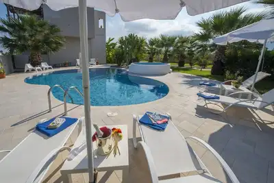 Image de Xenos Villa 2 avec 5 chambres piscine privée, près de la mer