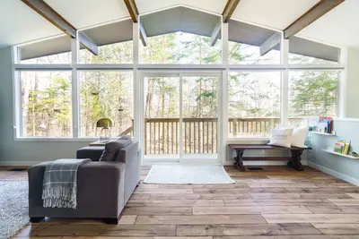 Image de Fully Renovated Muskoka Family Cottage | Swim, Golf, Hike, & Ski